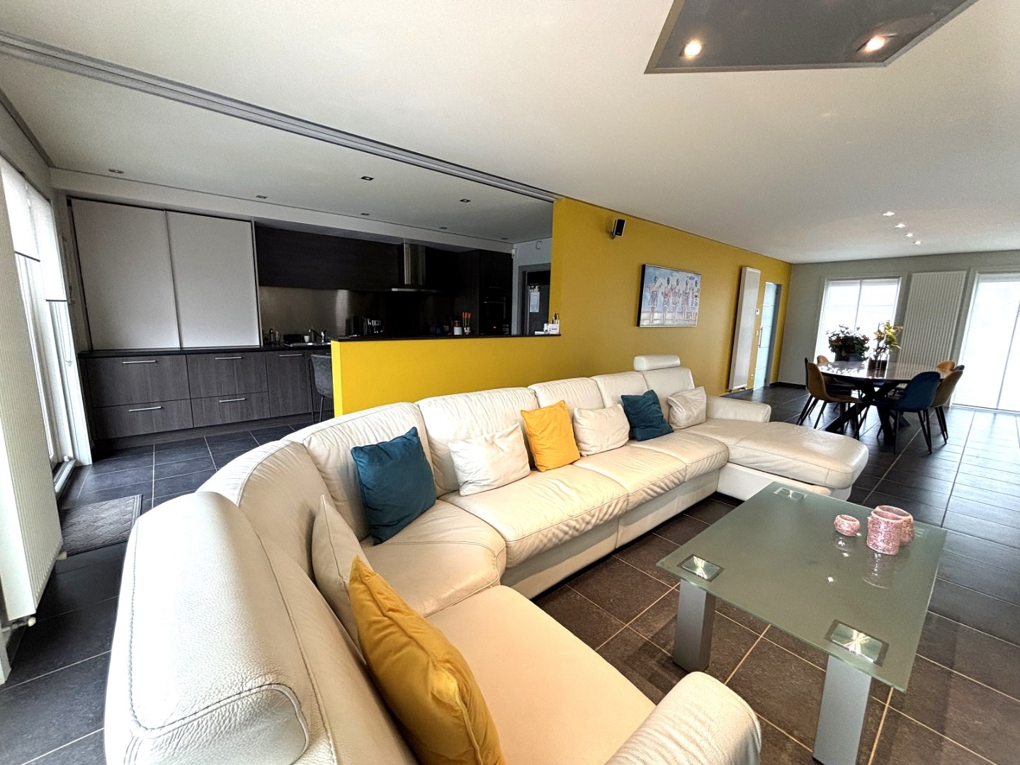 Schitterend gelegen moderne half open bebouwing 2009 met 3 slpkmrs, grote tuin en energiezuinig EPC123kWh/m². 