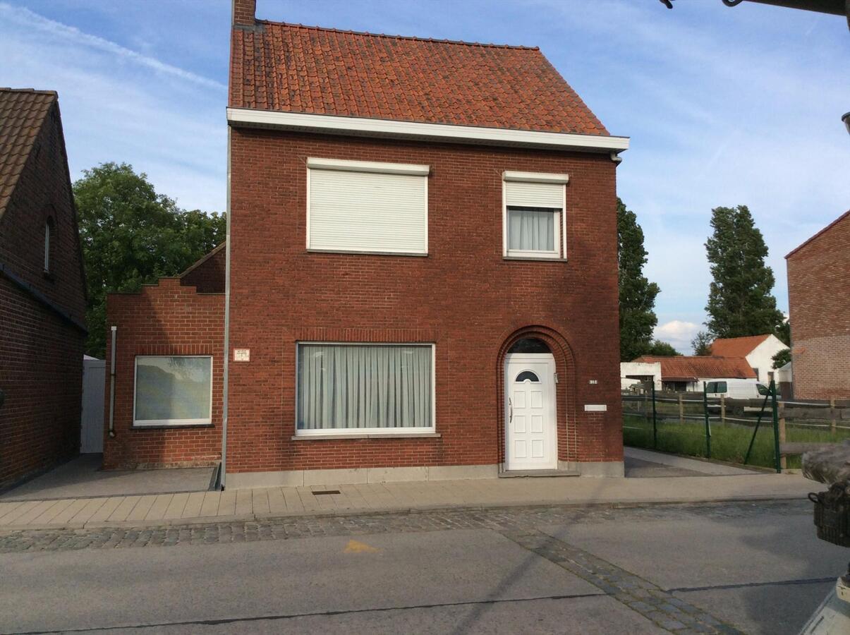 Degelijke goed, onderhouden woning op ruim perceel grond 
