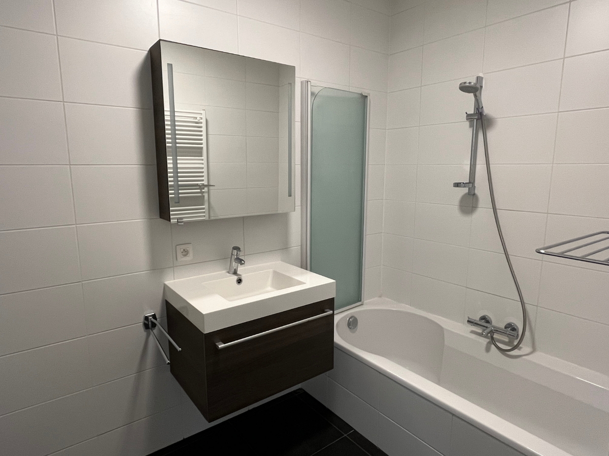 Modern, hoogwaardig 2-slpk-appartement mét ondergrondse staanplaats te Asper 