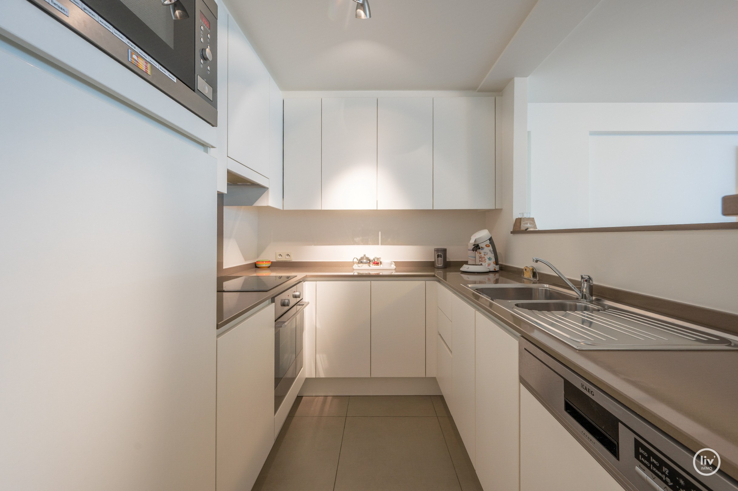 Ruim en récent (2011) appartement met 2 volwaardige slaapkamers op een topligging vlakbij de Dumortierlaan te Knokke. 