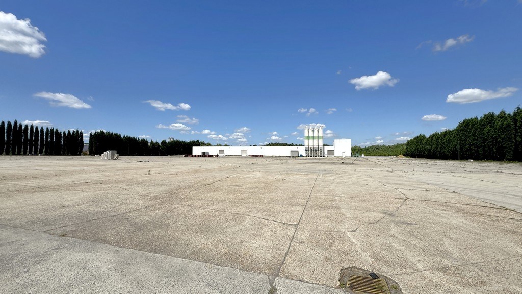 Loodsen met buitenopslag te huur in Rumst