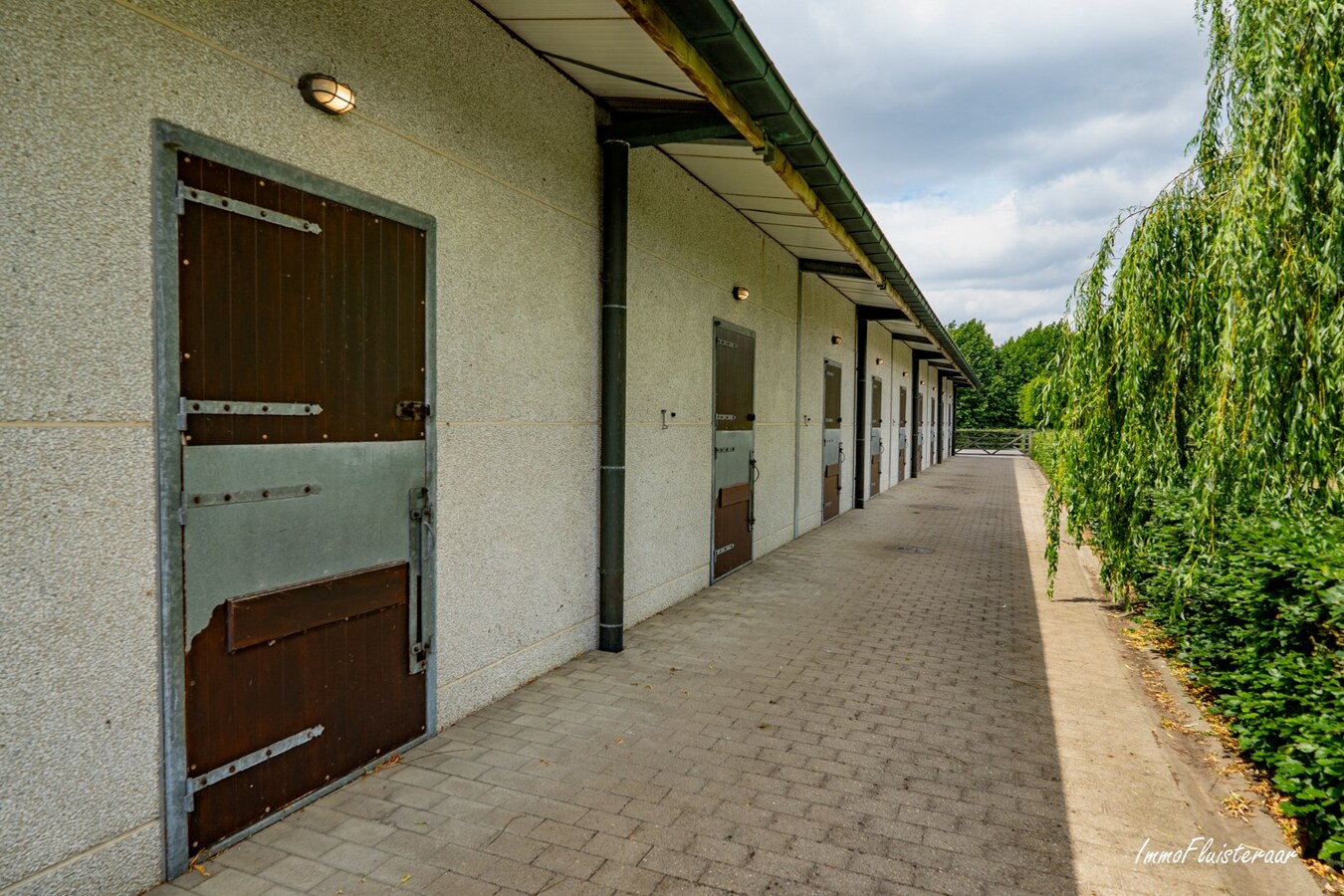 Beautiful villa with indoor and outdoor riding arenas on over 2.4 hectares in Ardooie 