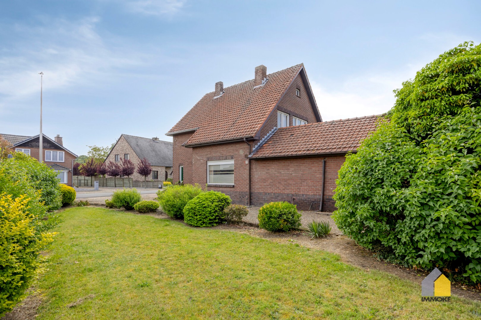 Te renoveren woning met 3 slpks op een perceel van 6 a 44 ca. 