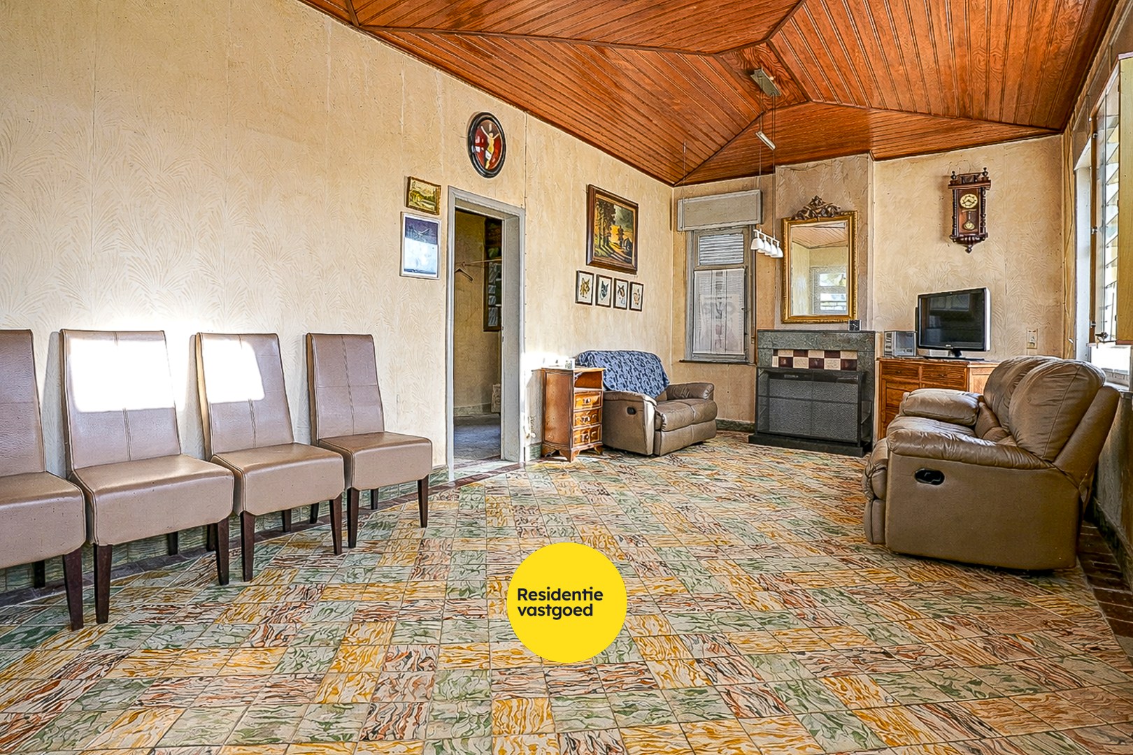 Te renoveren woning met 5 slaapkamers op 8.102 m²  te Diksmuide! 