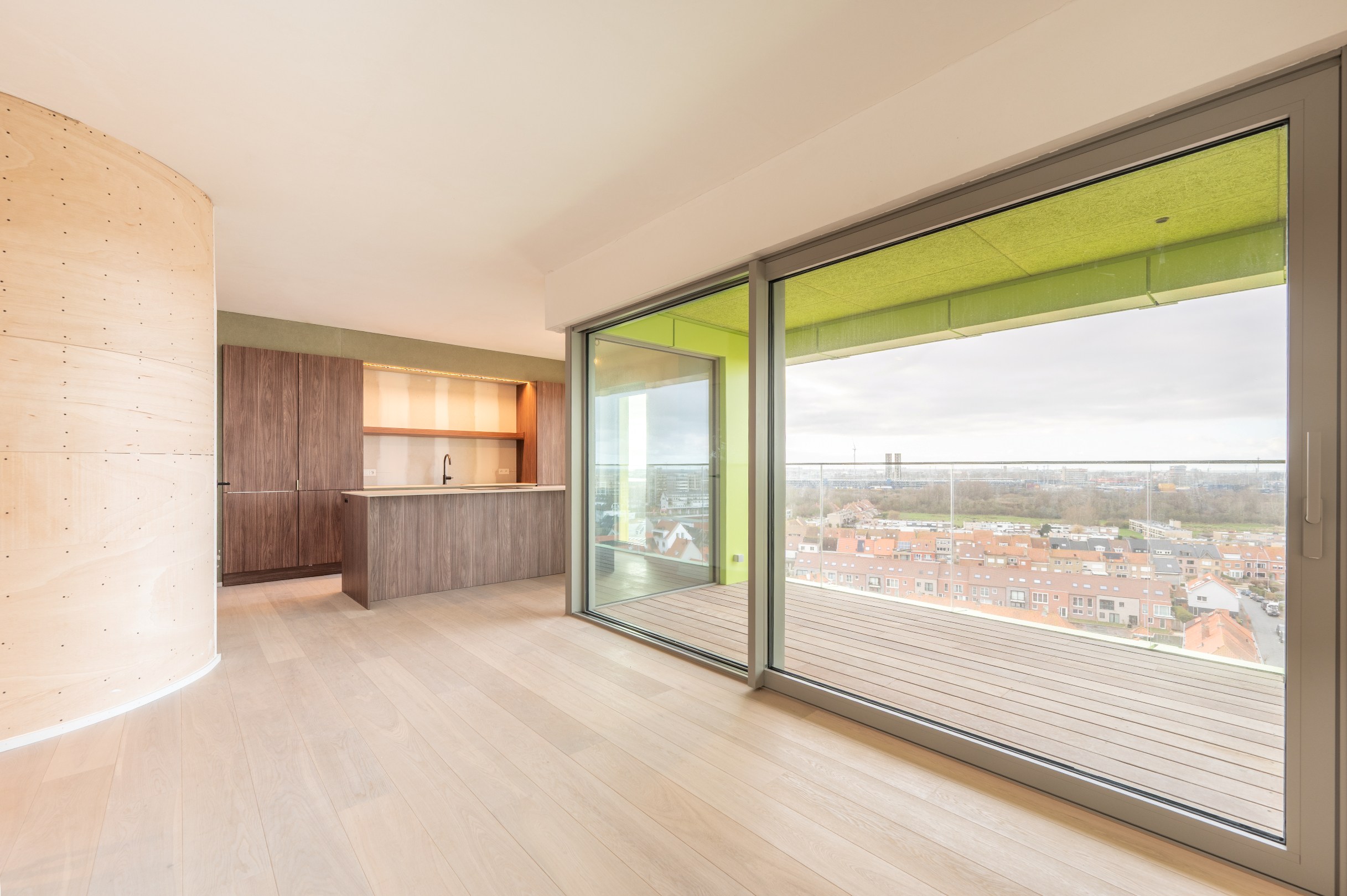 Unieke herverkoop in het Project hoost te Centrum Heist op wandelafstand van de Zeedijk genietend van zijdelings-zeezicht! 