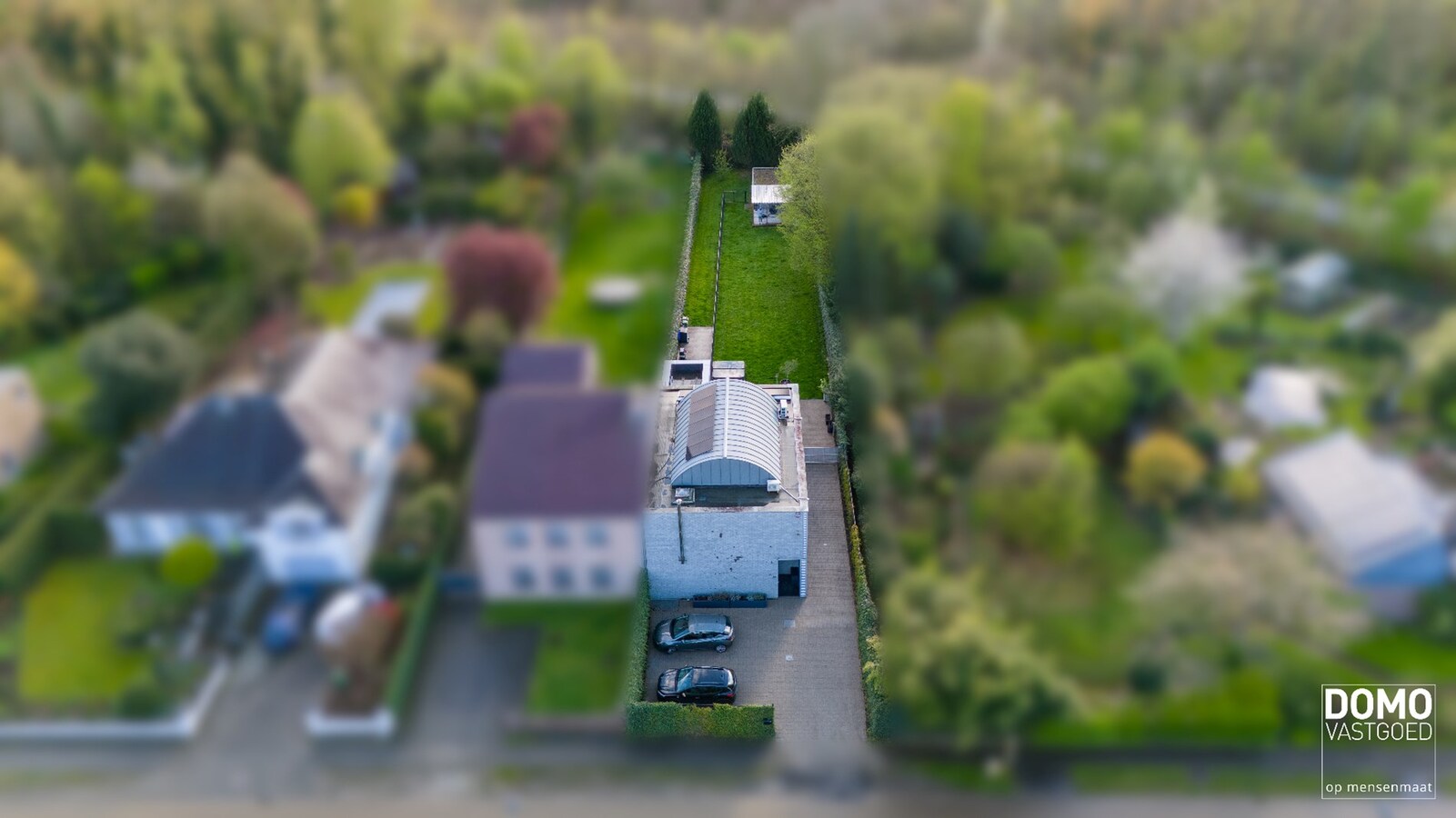 UNIEKE HALF OPEN WONING IN INDUSTRIËLE LOOK MET 3 SLAAPKAMERS, 2 BADKAMERS EN TUIN GELEGEN TE HASSELT 