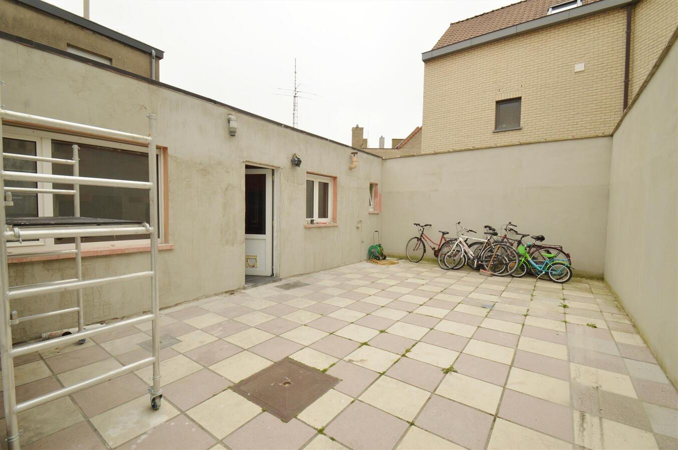 Zeer ruime gezinswoning met terras en garage - Heist 