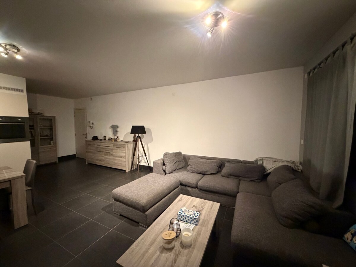 Gelijkvloers 1-slpk appartement nabij voorzieningen 