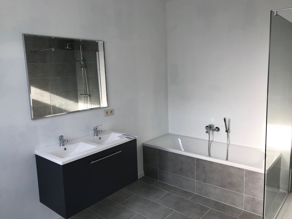 Instapklare eengezinswoning met aangelegde tuin in centrum Temse 