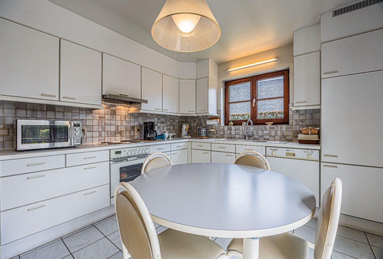 Charmante en solide villa met zonnige tuin in het hart van Zwevezele 