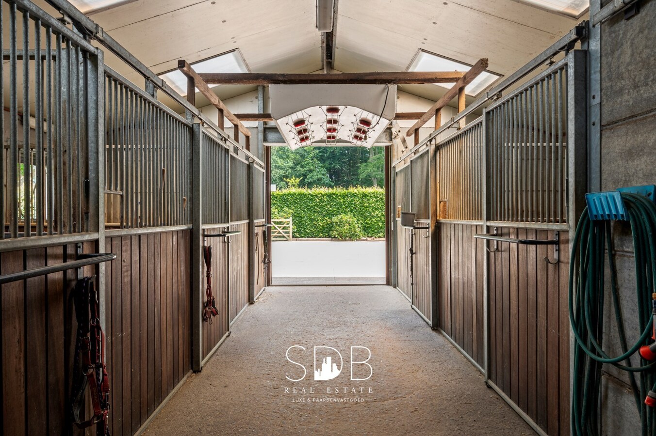 Paardenstallen, stalgebouw