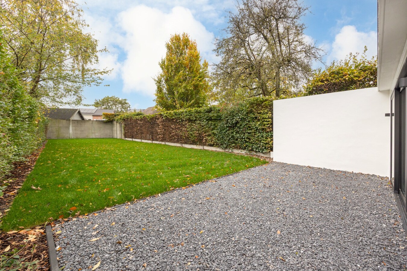 Energiezuinige instapklare woning met 4 slaapkamers en bijgebouw in hartje Schilde 