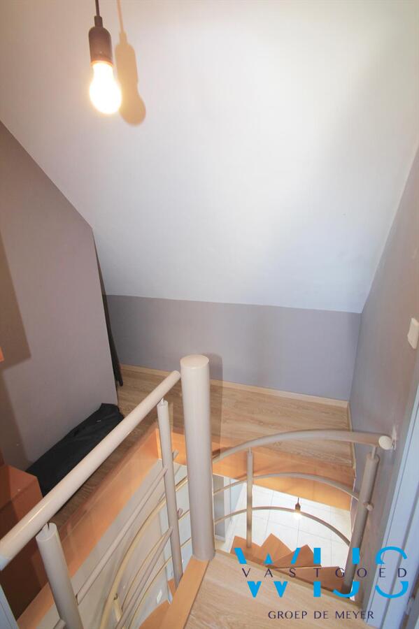 Gezellige 2 slaapkamerduplex mét garage 