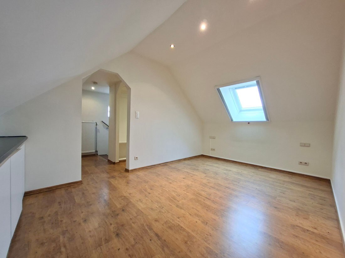 Ruim 3 slaapkamer duplex appartement te Lanaken 