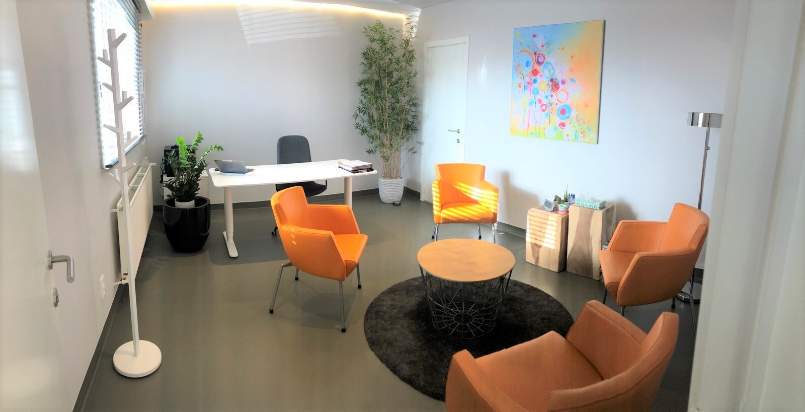 Centraal gelegen handelspand op een zichtlocatie vlakbij het centrum - Heist 