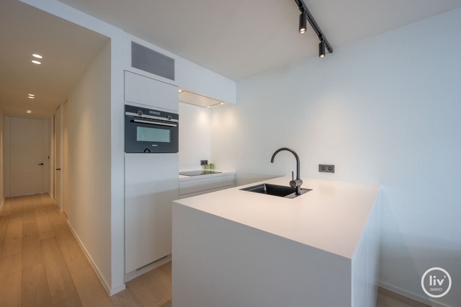 GEMEUBELD - Gezellig, gerenoveerd 2-slaapkamerappartement op een topligging vlakbij de Kustlaan te Knokke. 
