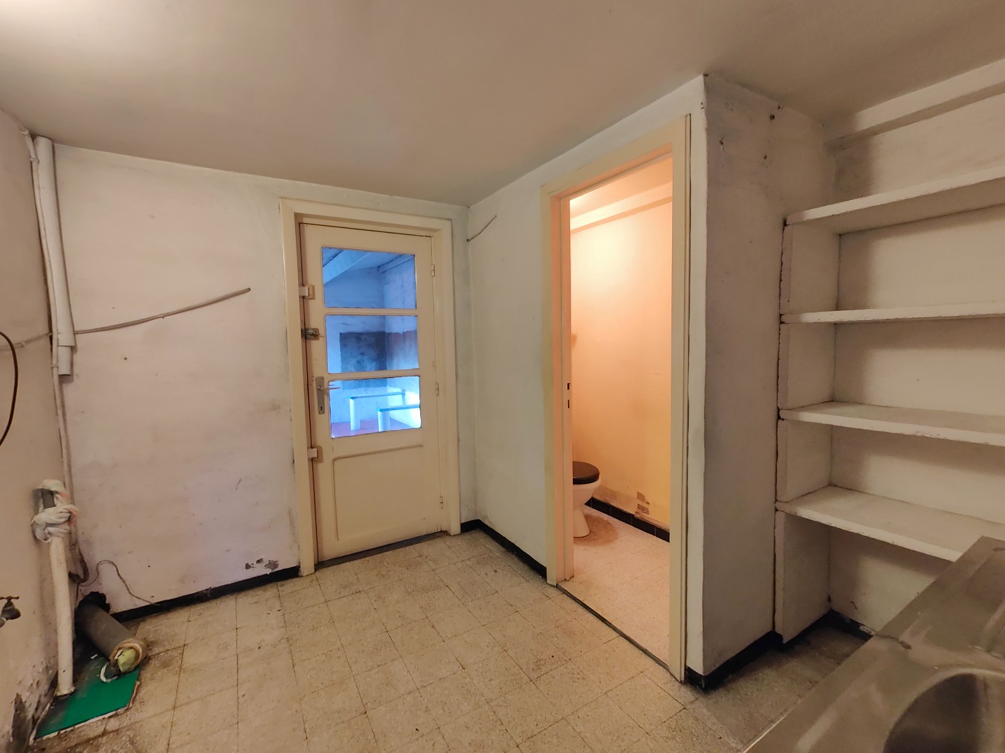 Halfopen woning met tuin en garage op 385 m² 