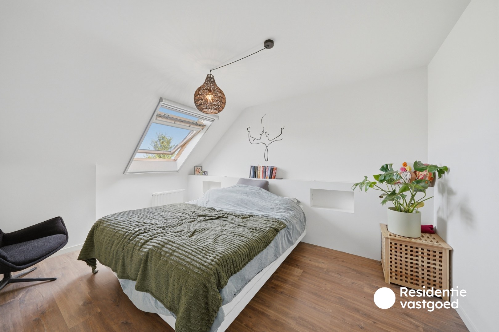 Instapklare woning te koop met garage en tuin! 