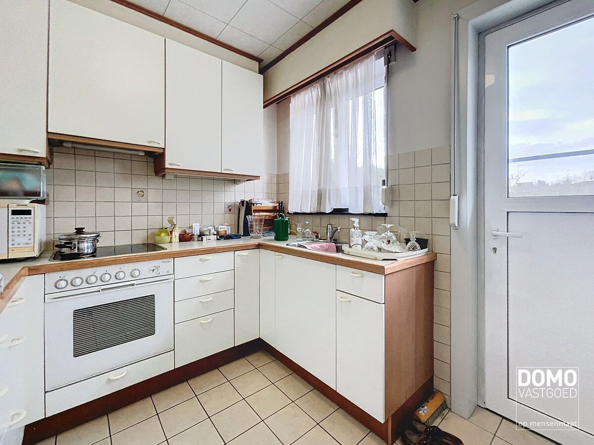 RUIME GEZINSWONING MET TUIN EN GARAGE TE KERMT 