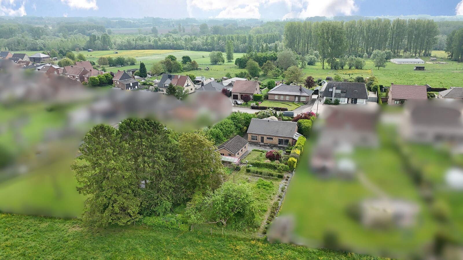 Goedgelegen bungalowwoning te Moerbeke. 
