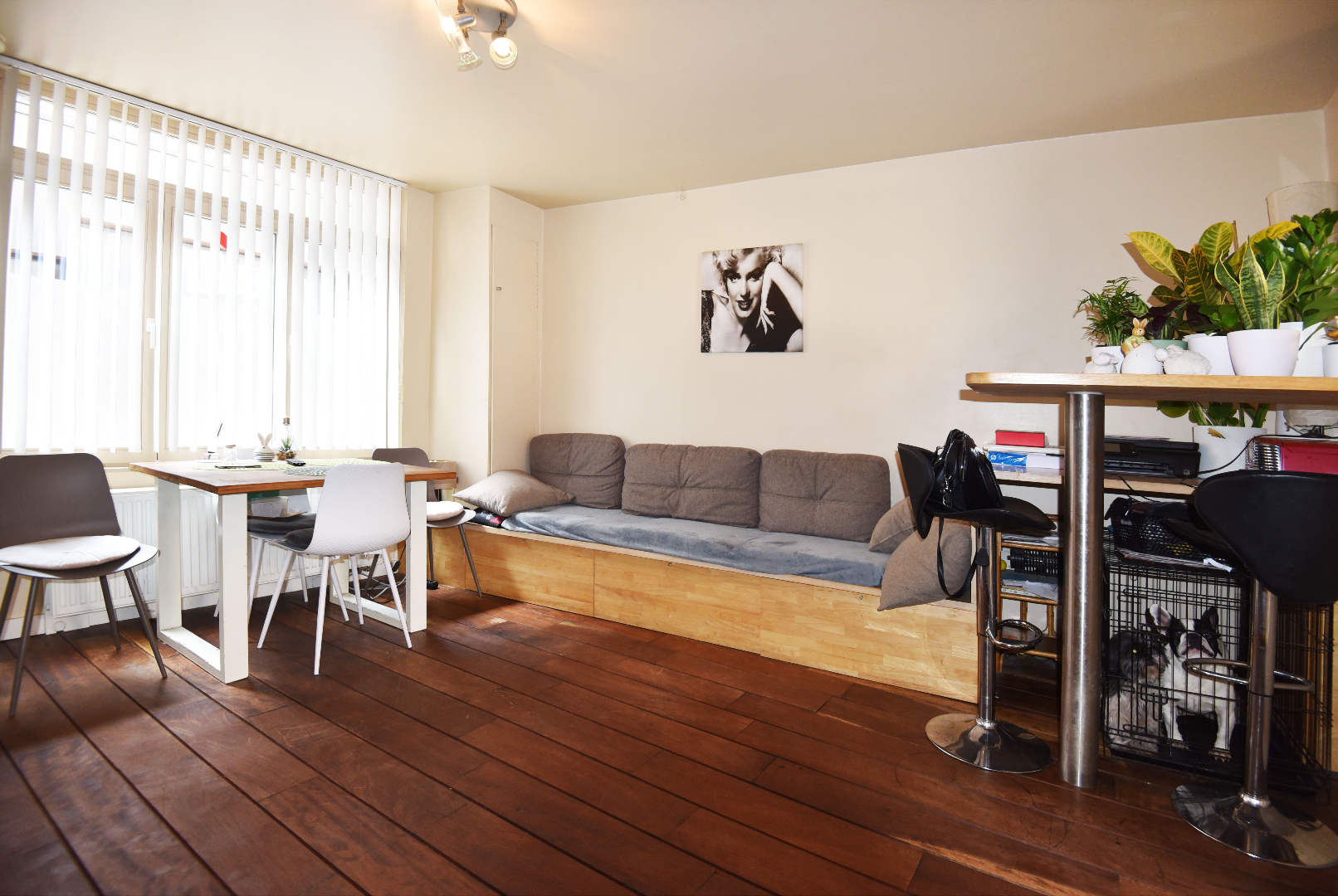 Gerenoveerde rijwoning met 2 slpks te centrum Eeklo 