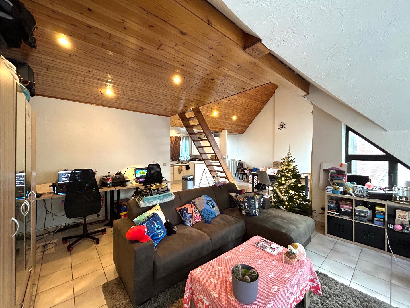 Opbrengsteigendom bestaande uit 1 handelsruimte met 3 bovengelegen appartementen 