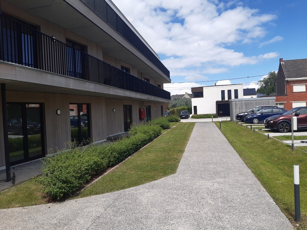 Gelijkvloers 2 slpk-appartement in Wortegem-Petegem. 