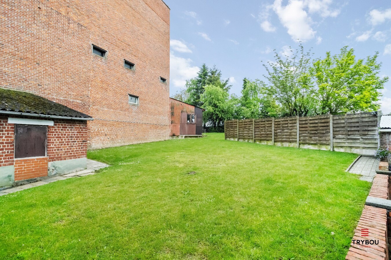 Gerenoveerde alleenstaande woning met 3 slaapkamers op perceel van 562m² 