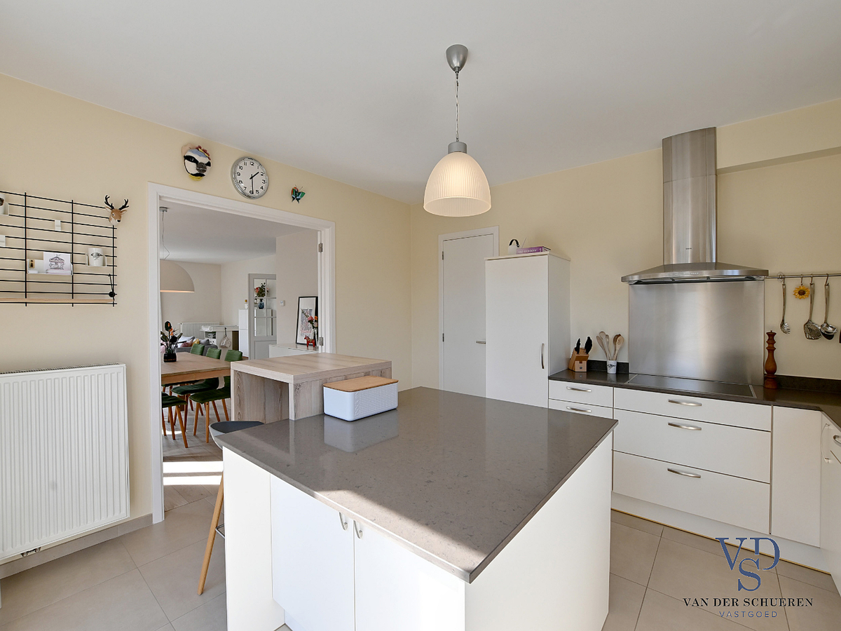 Recente, stijlvolle villa in rustige verkaveling ! 