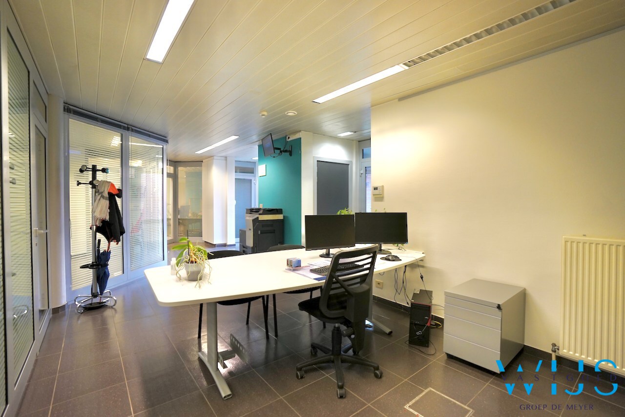 Volwaardig handelspand te Oosteeklo ! 