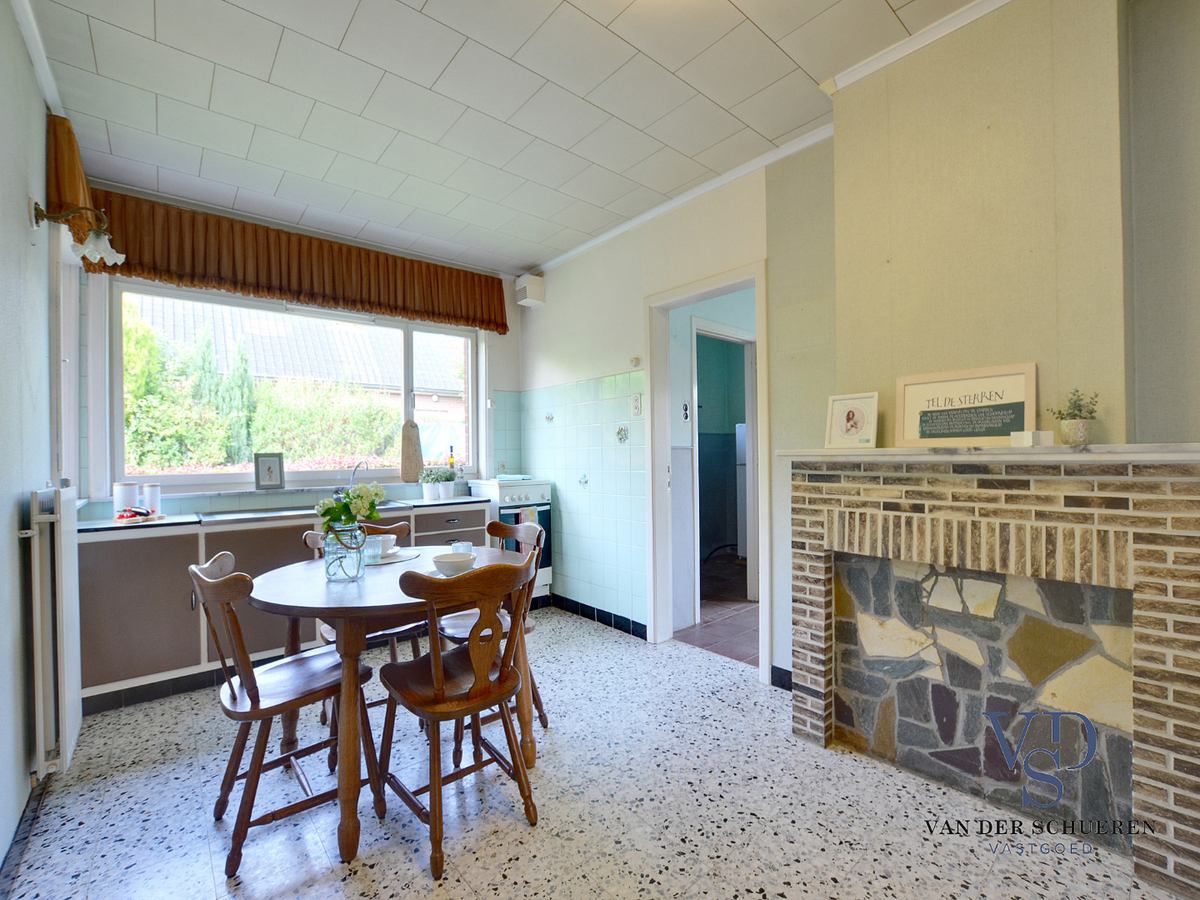 Op te frissen bungalow in doodlopende straat. 