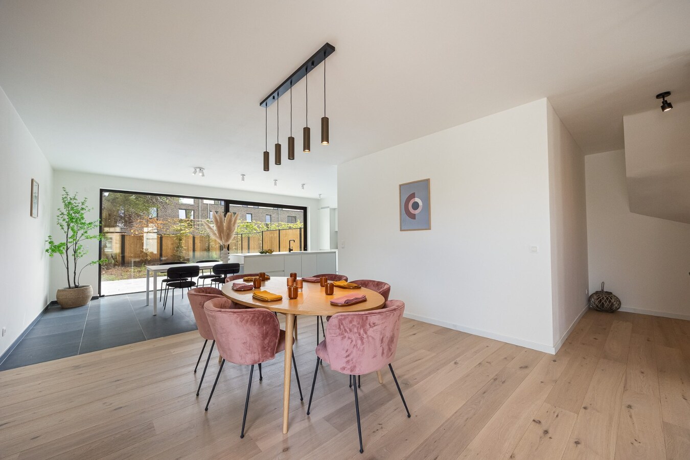 Moderne landelijke villa met A+ energieprestatie in rustige wijk 