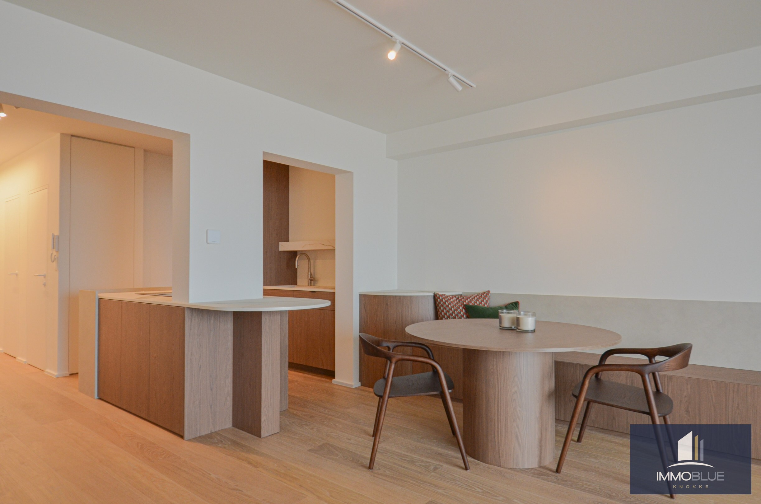 Subliem gerenoveerd appartement met frontaal zeezicht en een tijdloze, uiterst verfijnde afwerking. 