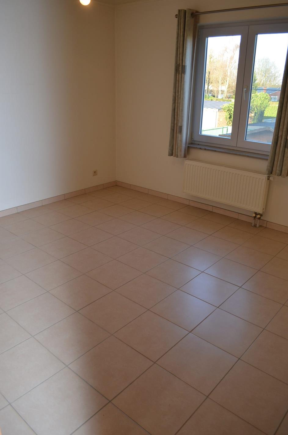 Gezinswoning met 2 slpks (mogelijkheid 3), garage en tuin nabij centrum Maldegem 