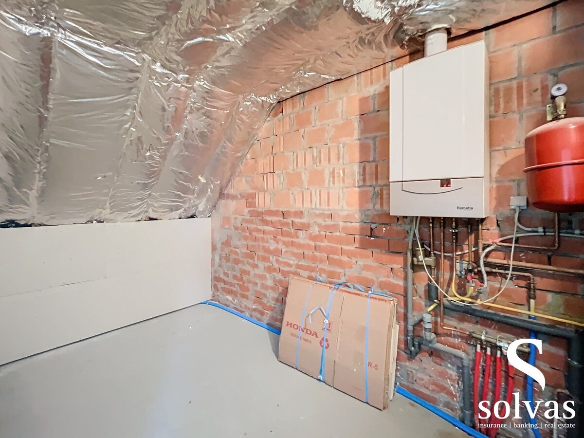 Drieslaapkamer woning in centrum Lotenhulle met tuin en garage 