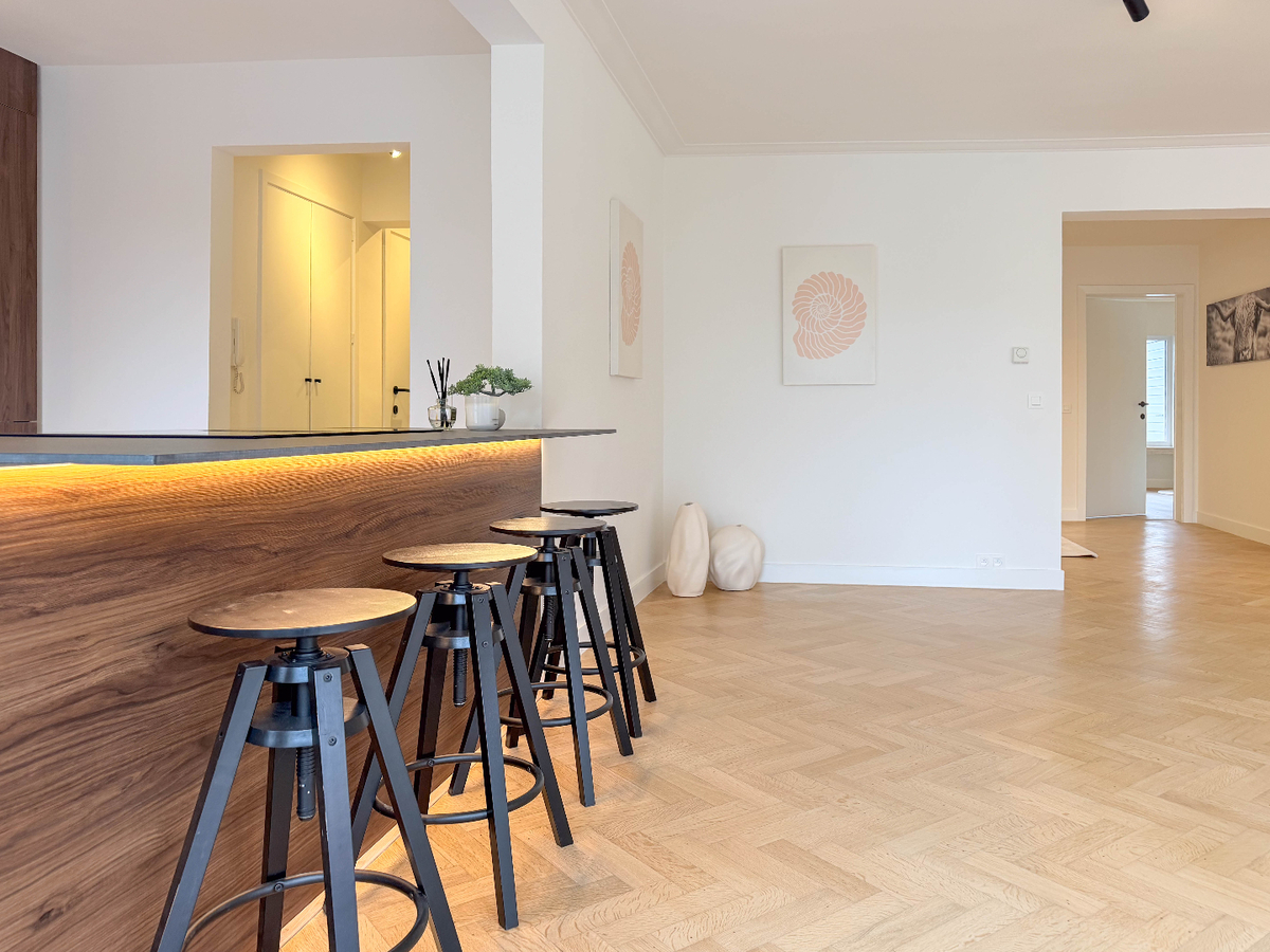 Stijlvol gerenoveerd 3-slaapkamerappartement van 128 m² met garage op topligging in Kortrijk *** NONO INSPIRED *** 