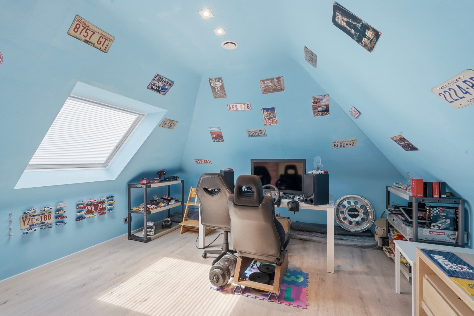Moderne halfopen bebouwing met zonnige tuin en hoogwaardige afwerking 