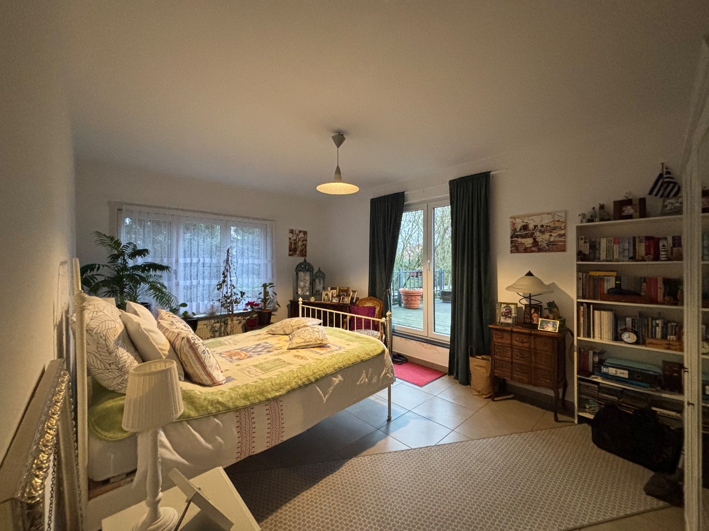 Opbrengsteigendom met 7 appartementen &amp; ruim handelspand in Mol-centrum 