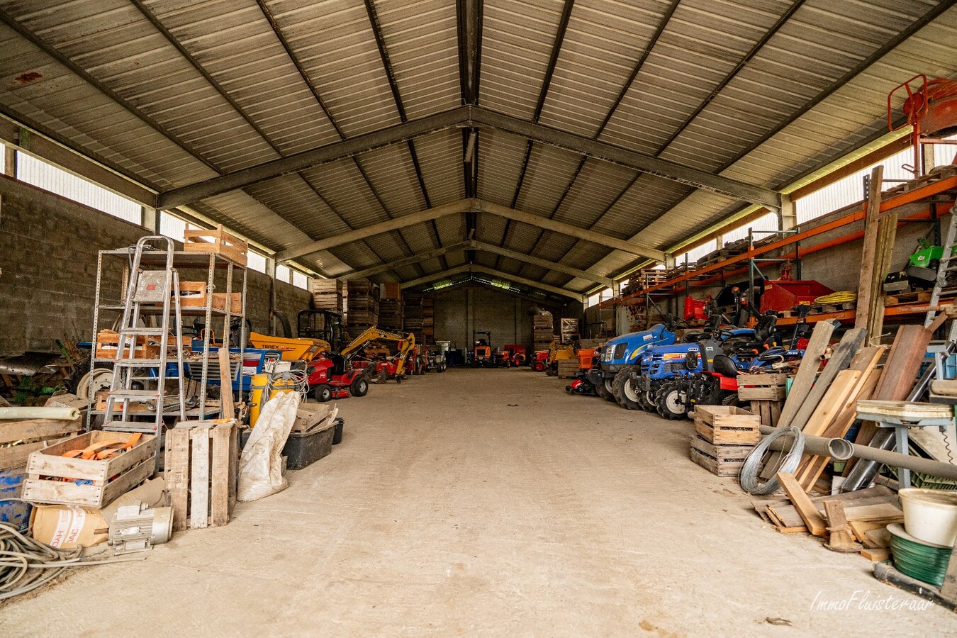 Landelijk gelegen bedrijfswoning met diverse bijgebouwen op ca. 3,5 ha te Bekkevoort (Vlaams-Brabant) 