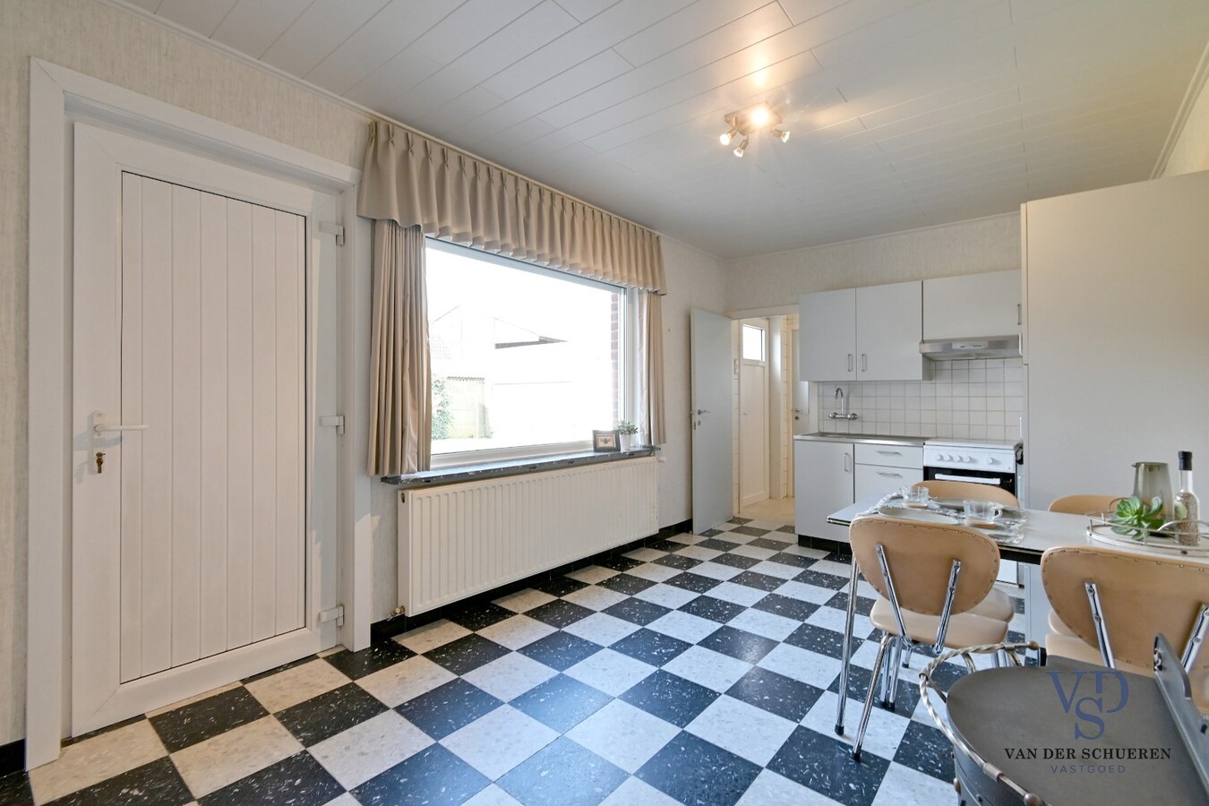 Half Open gezinswoning met potentieel 