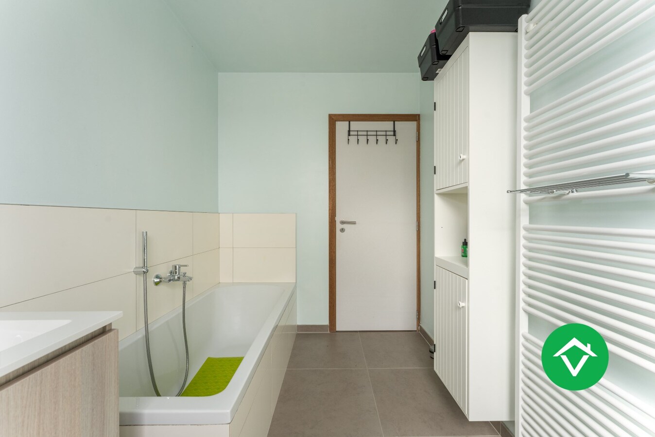 Instapklare, recente woning (2018) met 4 slaapkamers en garage in hartje Koekelare. 