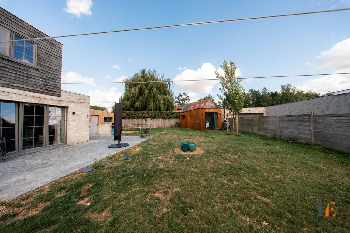 Ruime halfopen gezinswoning met 3 slaapkamers, en mogelijke co-housing 
