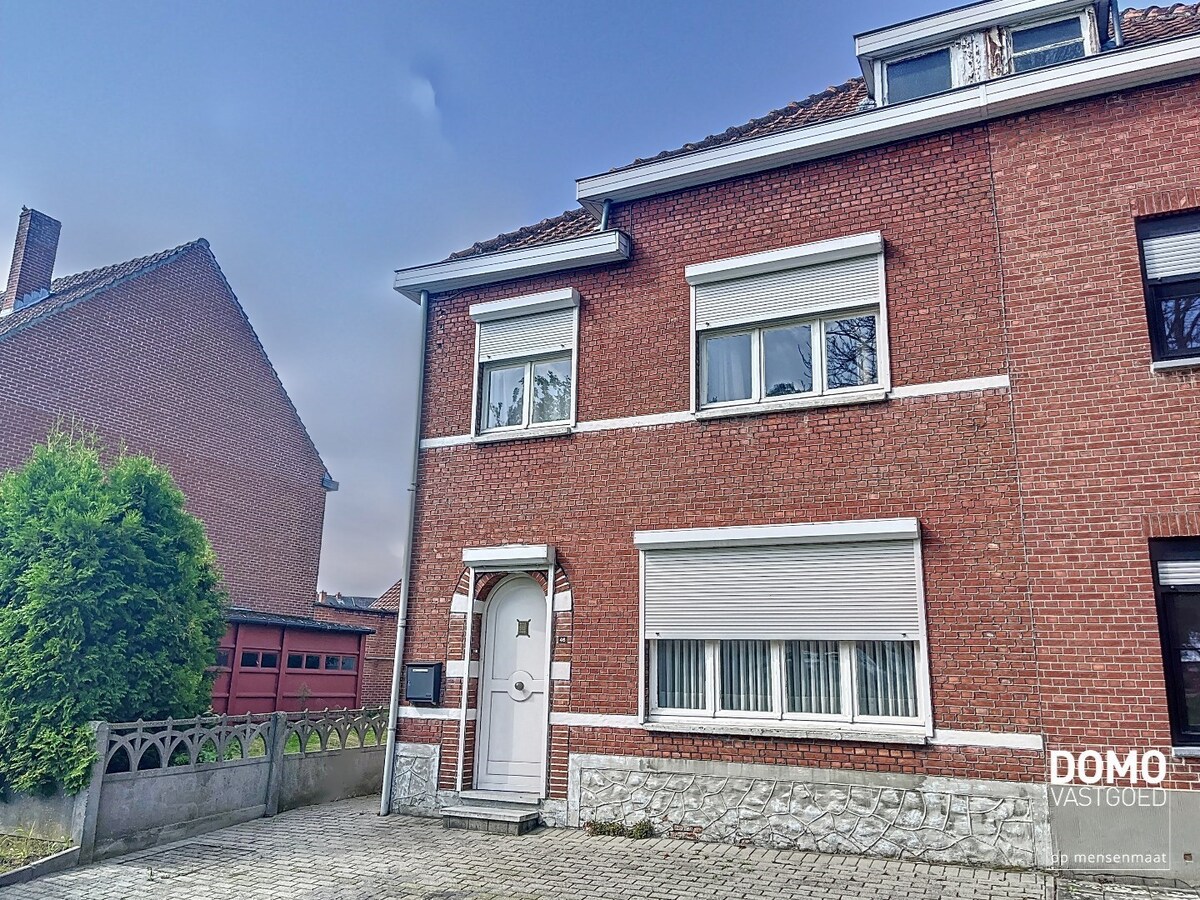 Te renoveren woning met tuin en terras in Hasselt, 2 slaapkamers, bouwjaar 1948. 