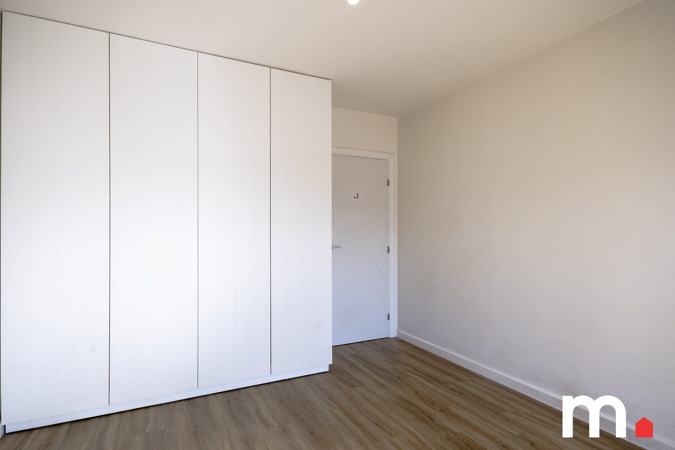 Ruim 2 slaapkamer appartement met terras te Kortrijk ! LOOFSTRAAT ! 