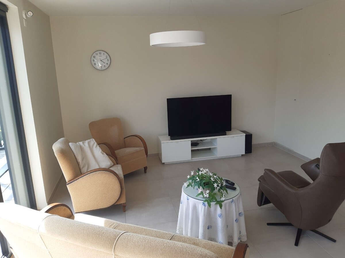 Energiezuinig appartement (met prachtig terras) in hartje Gavere. 