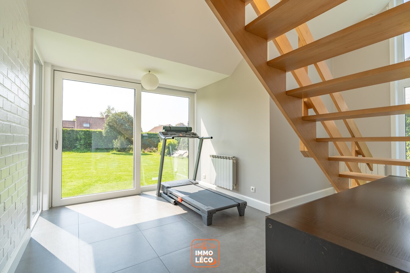 Villa, avec 6 CHAMBRES, 2 salles de bains, parking privatif, double garage et jardin, COUP DE CŒUR absolu !!! 