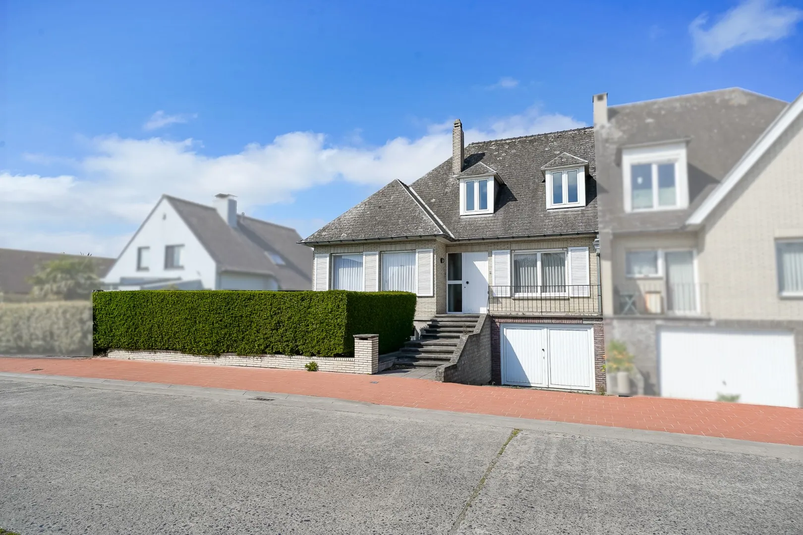 Te moderniseren woning met tuin en grote garage in Stene (Oostende)