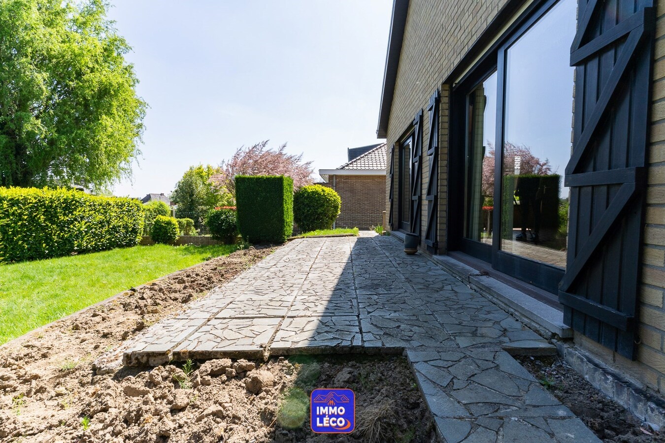 Plain-Pied avec deux garages situé à "La Coquinie", excellent potentiel ! 