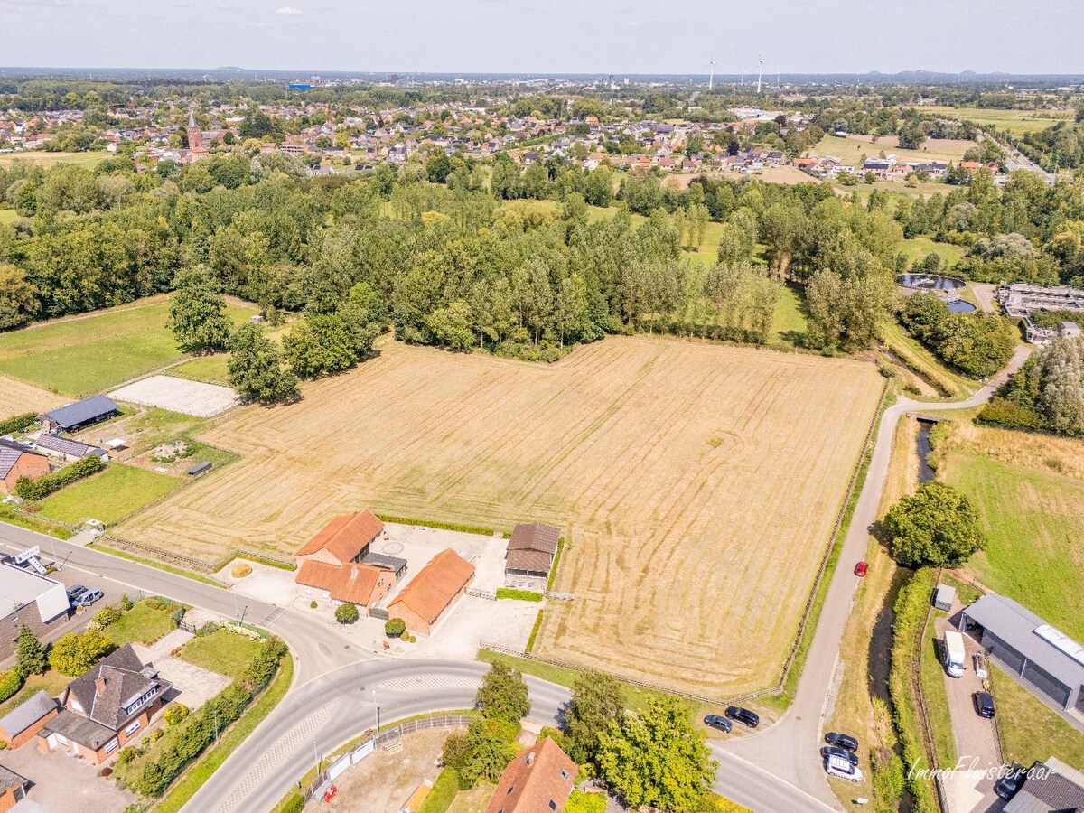Uniek gelegen karaktervolle hoeve met twee stalgebouwen op ca. 2,4ha in Alken 