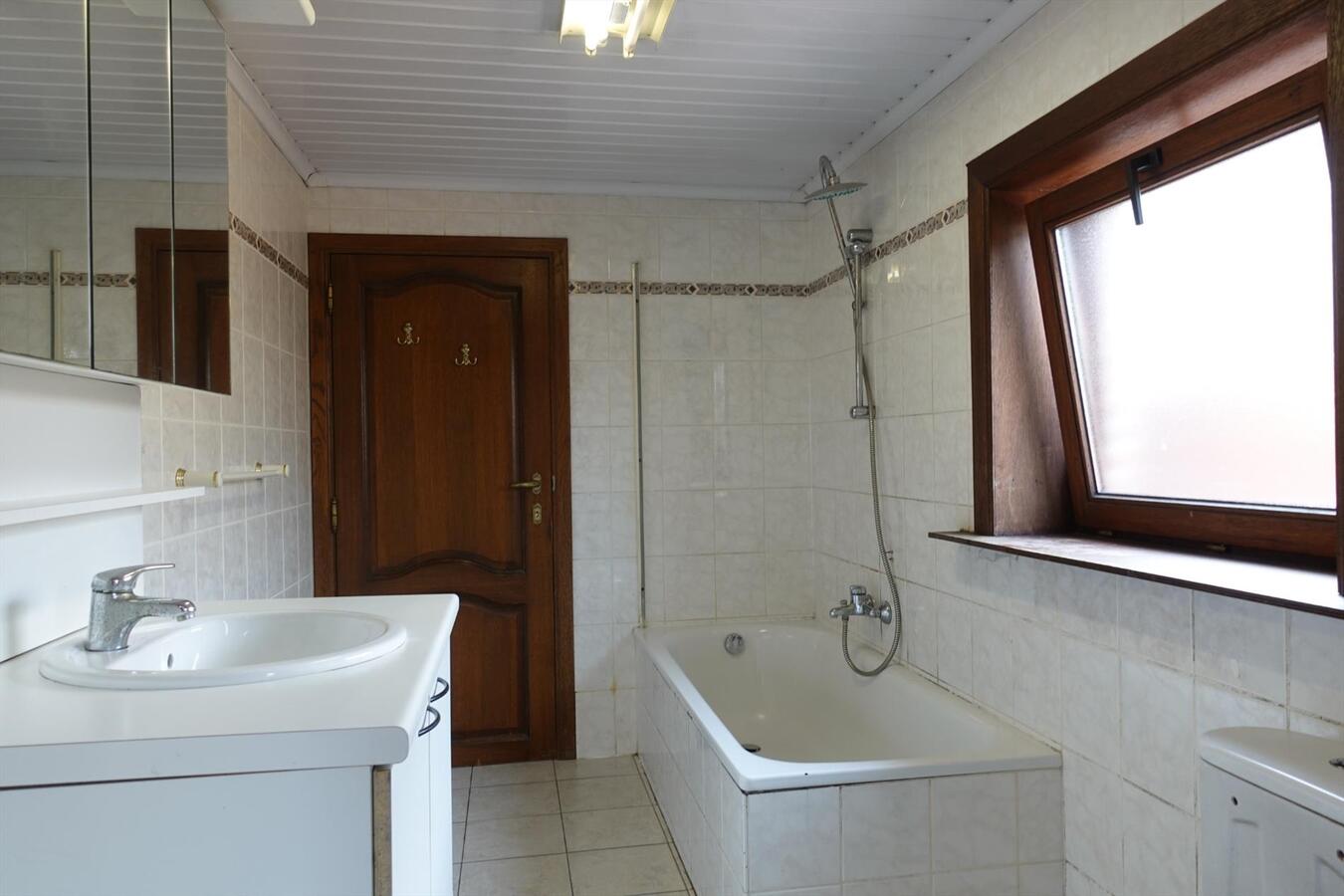 Rijwoning met tuin in centrum Eernegem 